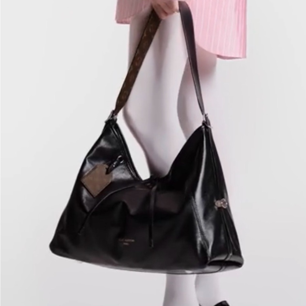Louis Vuitton Carryall VIBE MM in lambskin & monogram canvas shoulder bag 2025 - Picture 13 of 16